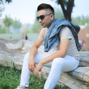 China壮男Gay野外男男
